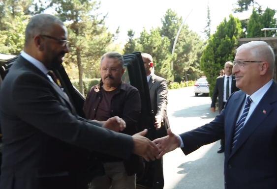 Министр обороны Турции встретился с главой МИД Великобритании