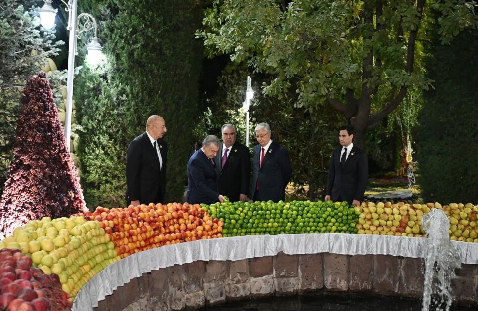 Президент Ильхам Алиев принял участие в официальном приеме в честь глав государств в Душанбе