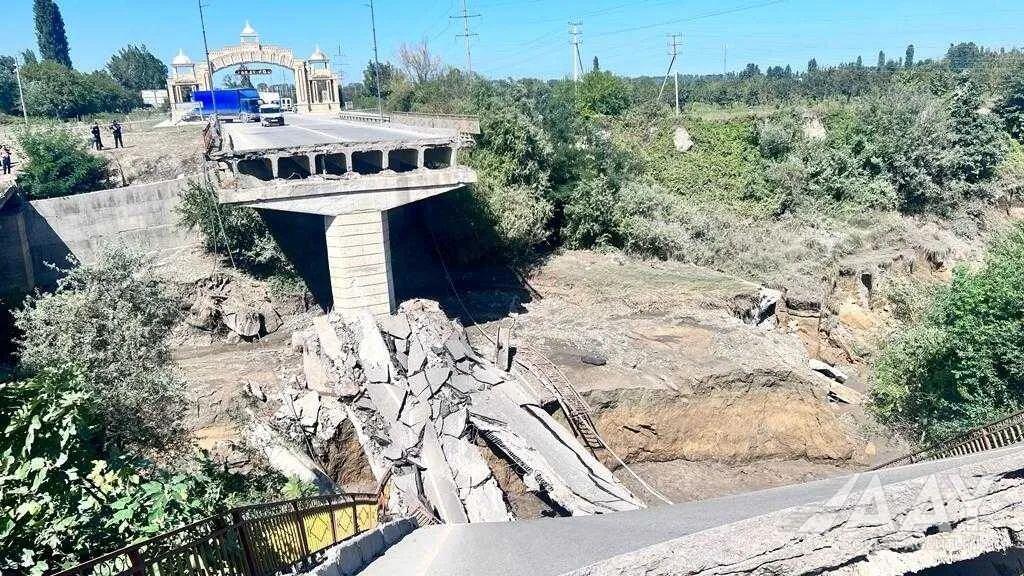 На месте обрушившегося моста в Хачмазе построят новый