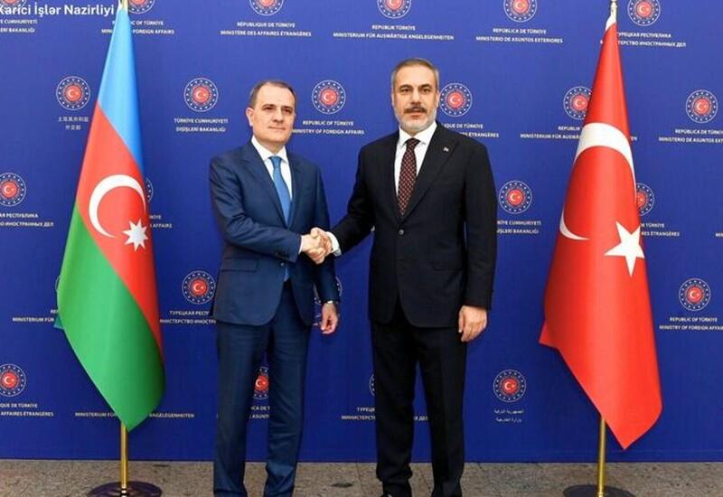 Ceyhun Bayramov Hakan Fidanla görüşüb
