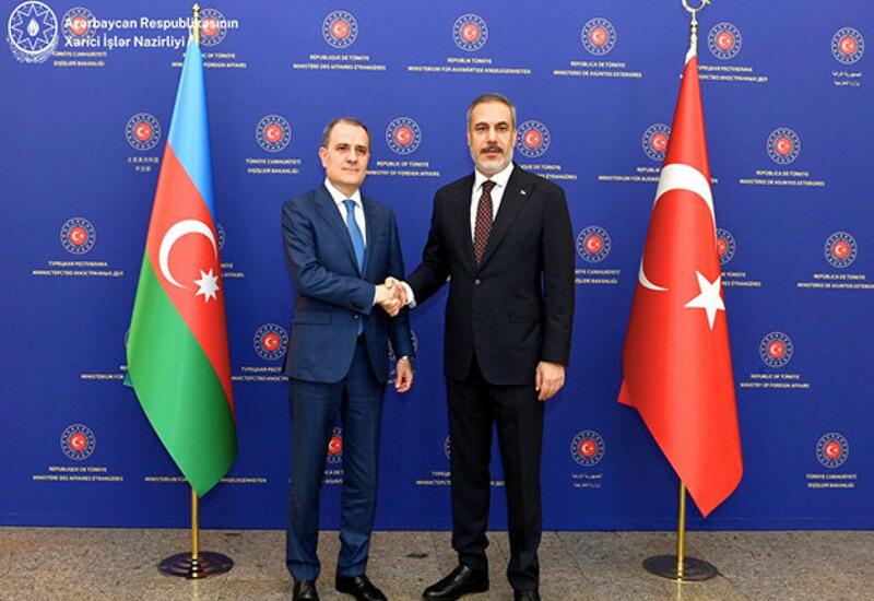 Ceyhun Bayramov Türkiyənin xarici işlər naziri ilə görüşüb
