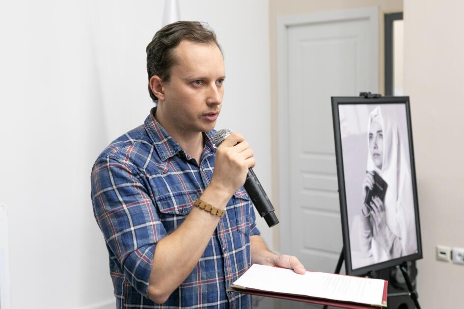 Эмоциональные портреты на выставке в Русском доме в Баку