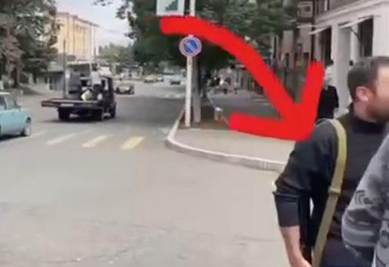 В Ханкенди разгуливают вооруженные люди