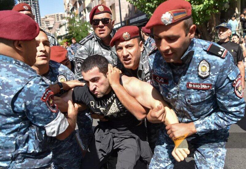 Кадры полицейской жестокости в Ереване