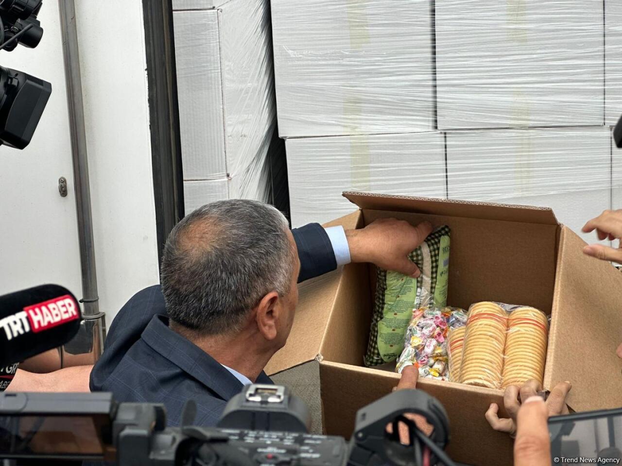 МЧС Азербайджана направило продовольственный груз для армянских жителей Карабаха