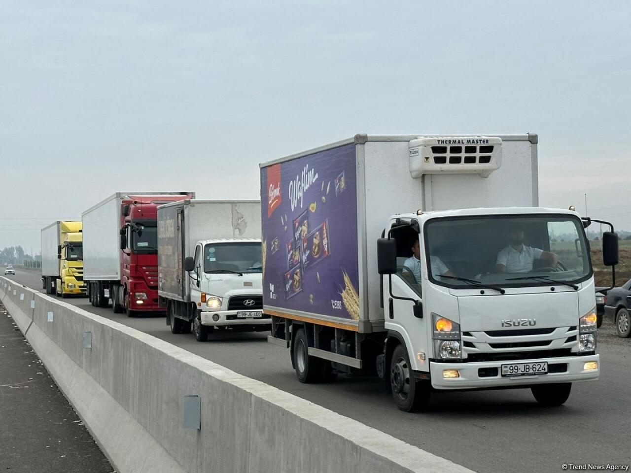 МЧС Азербайджана направило продовольственный груз для армянских жителей Карабаха