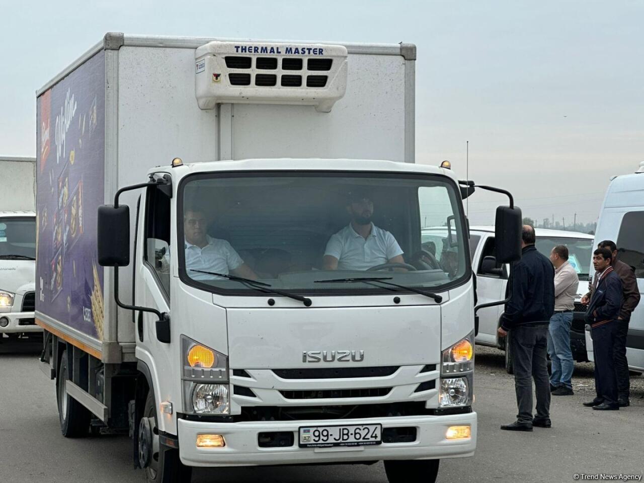 МЧС Азербайджана направило продовольственный груз для армянских жителей Карабаха