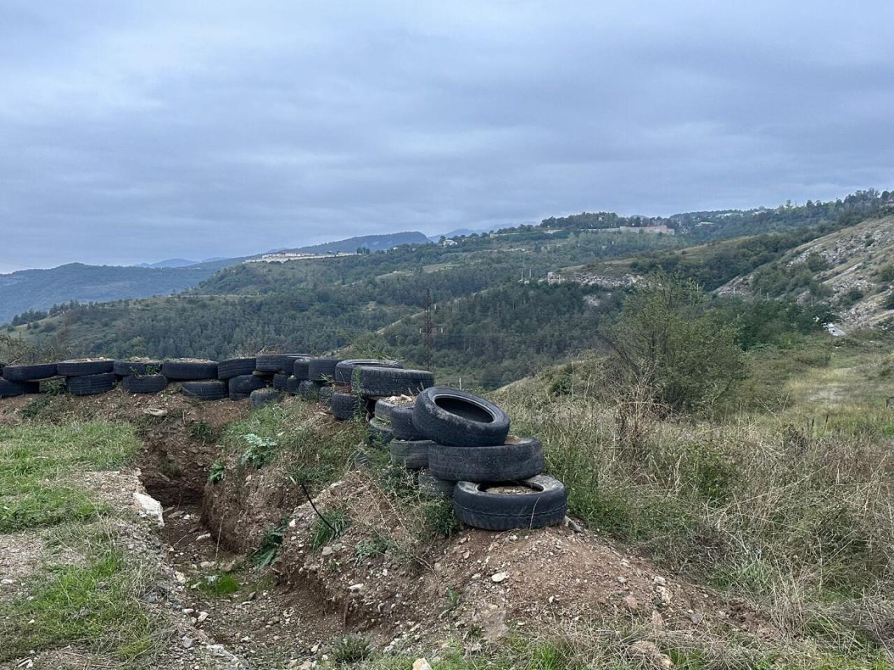 9 hərbi attaşe və 2 beynəlxalq təşkilatın nümayəndələri Şuşa şəhəri yaxınlığında separatçılardan təmizlənmiş keçmiş döyüş məntəqəsində olublar