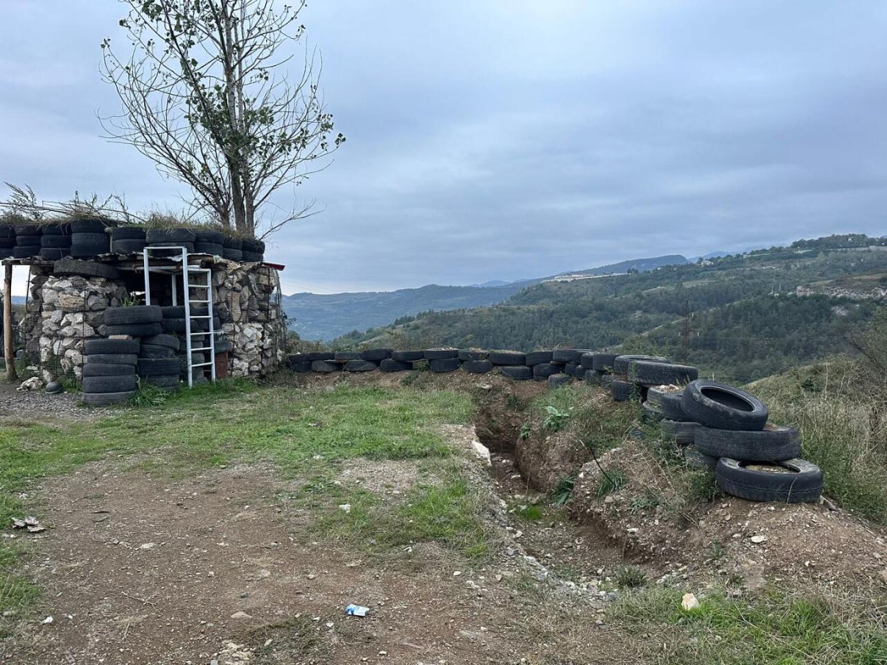9 hərbi attaşe və 2 beynəlxalq təşkilatın nümayəndələri Şuşa şəhəri yaxınlığında separatçılardan təmizlənmiş keçmiş döyüş məntəqəsində olublar
