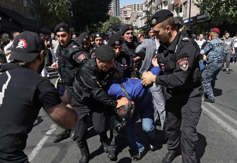 В Ереване проходит массовая акция протеста