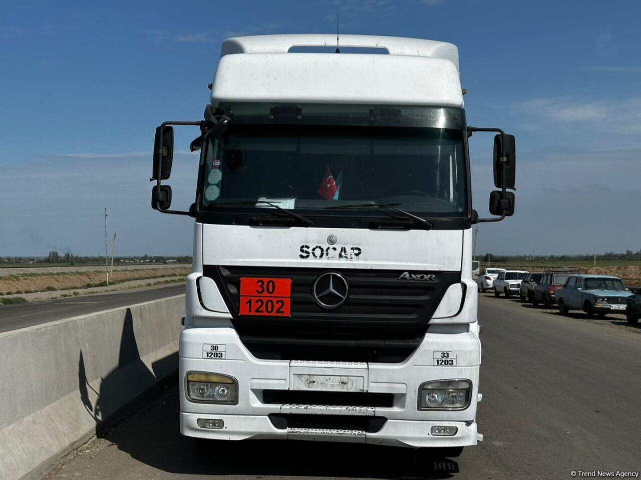 Азербайджан отправил топливо для армянских жителей Карабаха