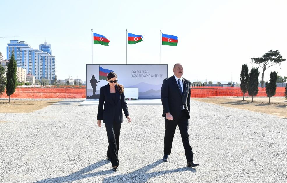 Президент Ильхам Алиев и Первая леди Мехрибан Алиева посетили в Баку строящийся Парк Победы