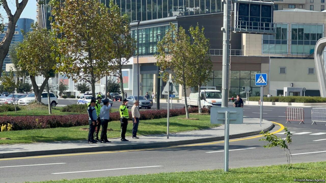 В Азербайджане минутой молчания почтили память героев Отечественной войны