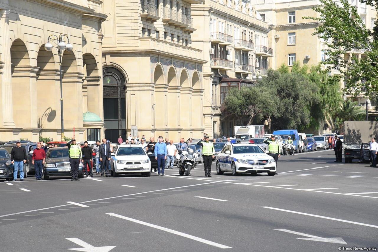 В Азербайджане минутой молчания почтили память героев Отечественной войны