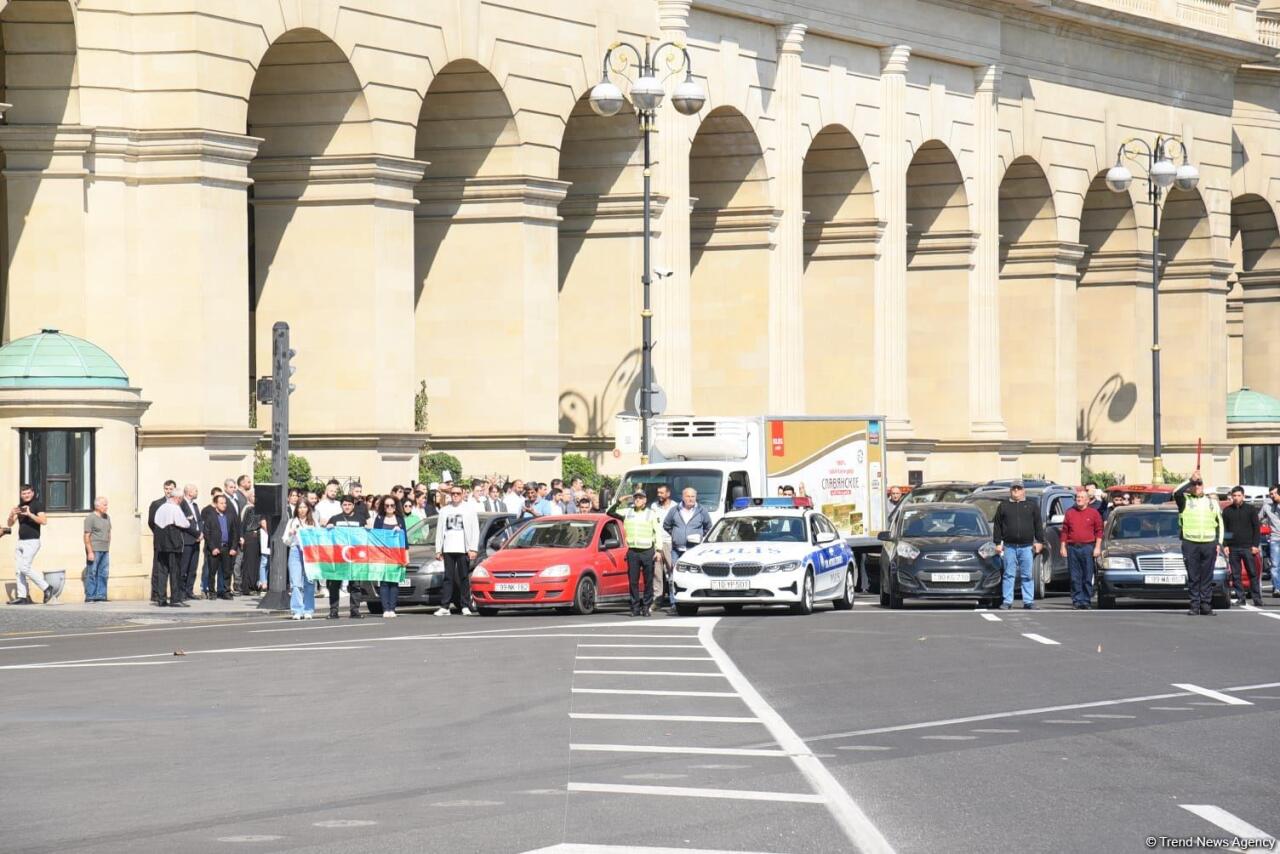 В Азербайджане минутой молчания почтили память героев Отечественной войны