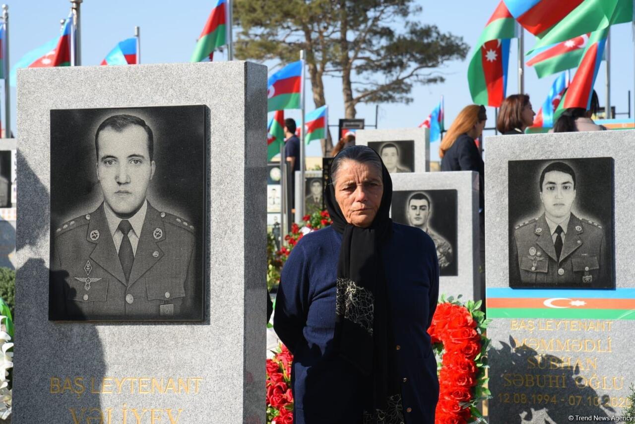 Азербайджанский народ чтит память шехидов Отечественной войны