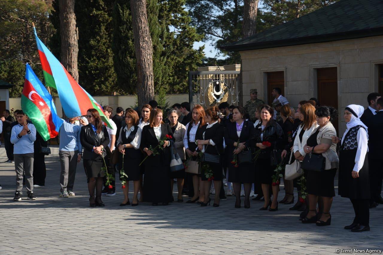 Азербайджанский народ чтит память шехидов Отечественной войны