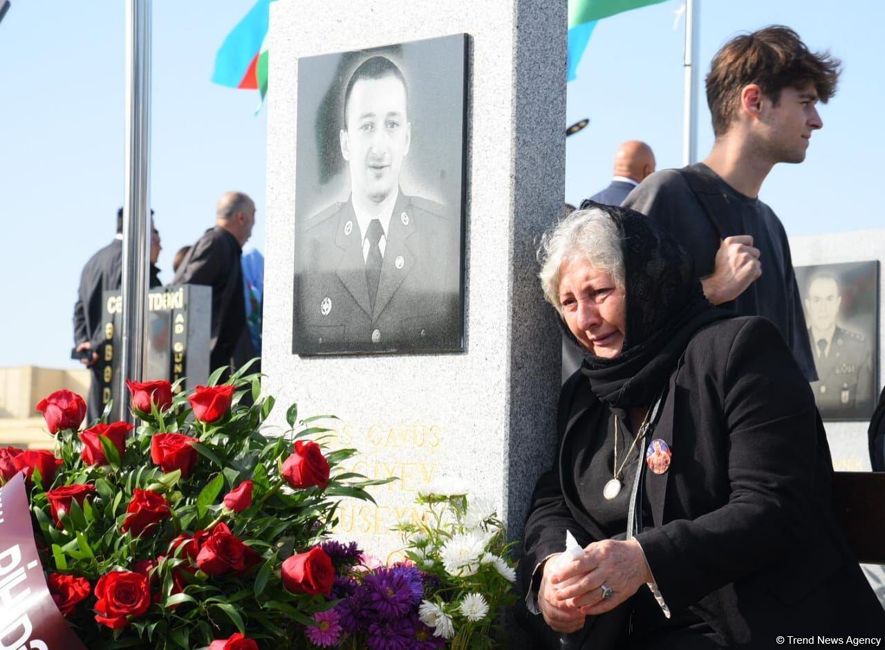 Азербайджанский народ чтит память шехидов Отечественной войны