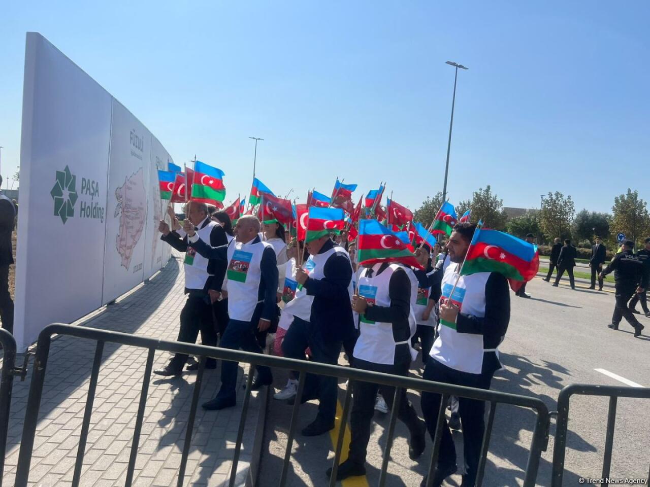 Депутаты парламента и другие официальные лица Азербайджана посетили в Баку строящийся Парк Победы