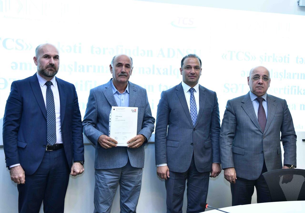 "TCS" şirkəti ADNSU-nun bir qrup müəlliminə SƏTƏM sertifikatları verdi