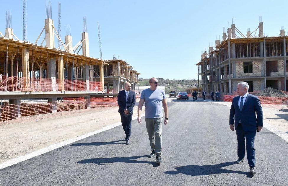 Президент Ильхам Алиев ознакомился со строительными работами в Джебраильском жилом комплексе