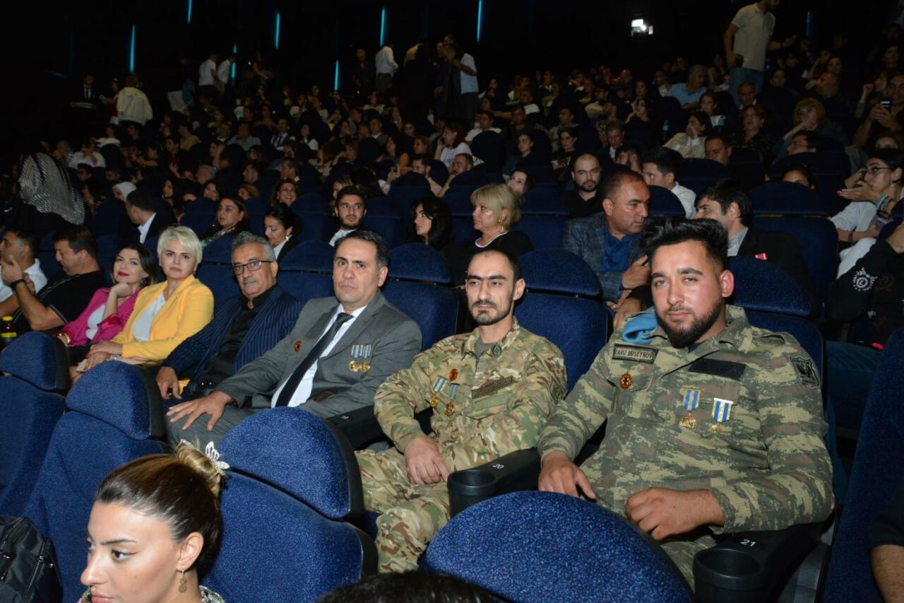Аншлаг на показе фильма "Həyat, deyəsən, gözəldir" в CinemaPlus