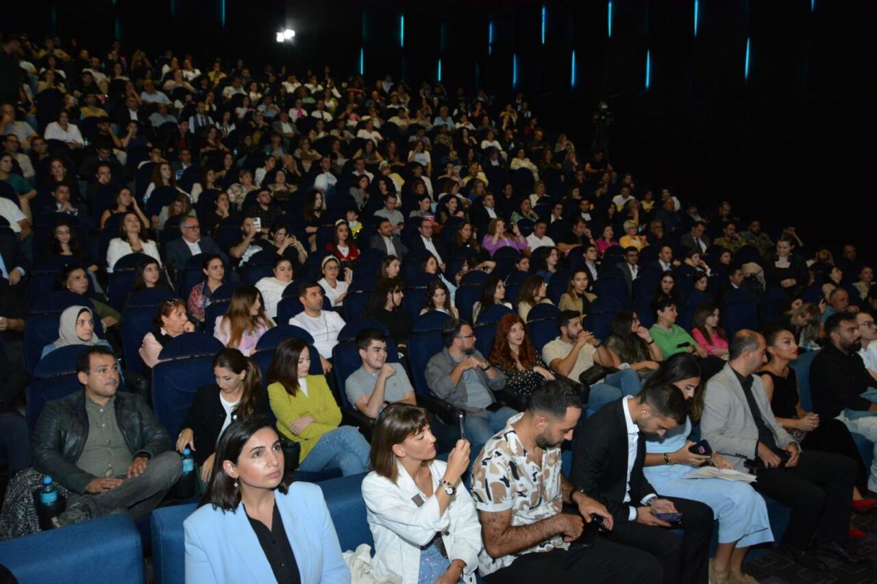 Аншлаг на показе фильма "Həyat, deyəsən, gözəldir" в CinemaPlus