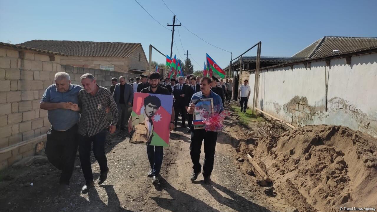 Останки пропавшего без вести 30 лет назад азербайджанского военнослужащего похоронили в Сальяне