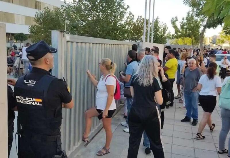 Подросток напал с ножом на учителей и учащихся школы в Испании