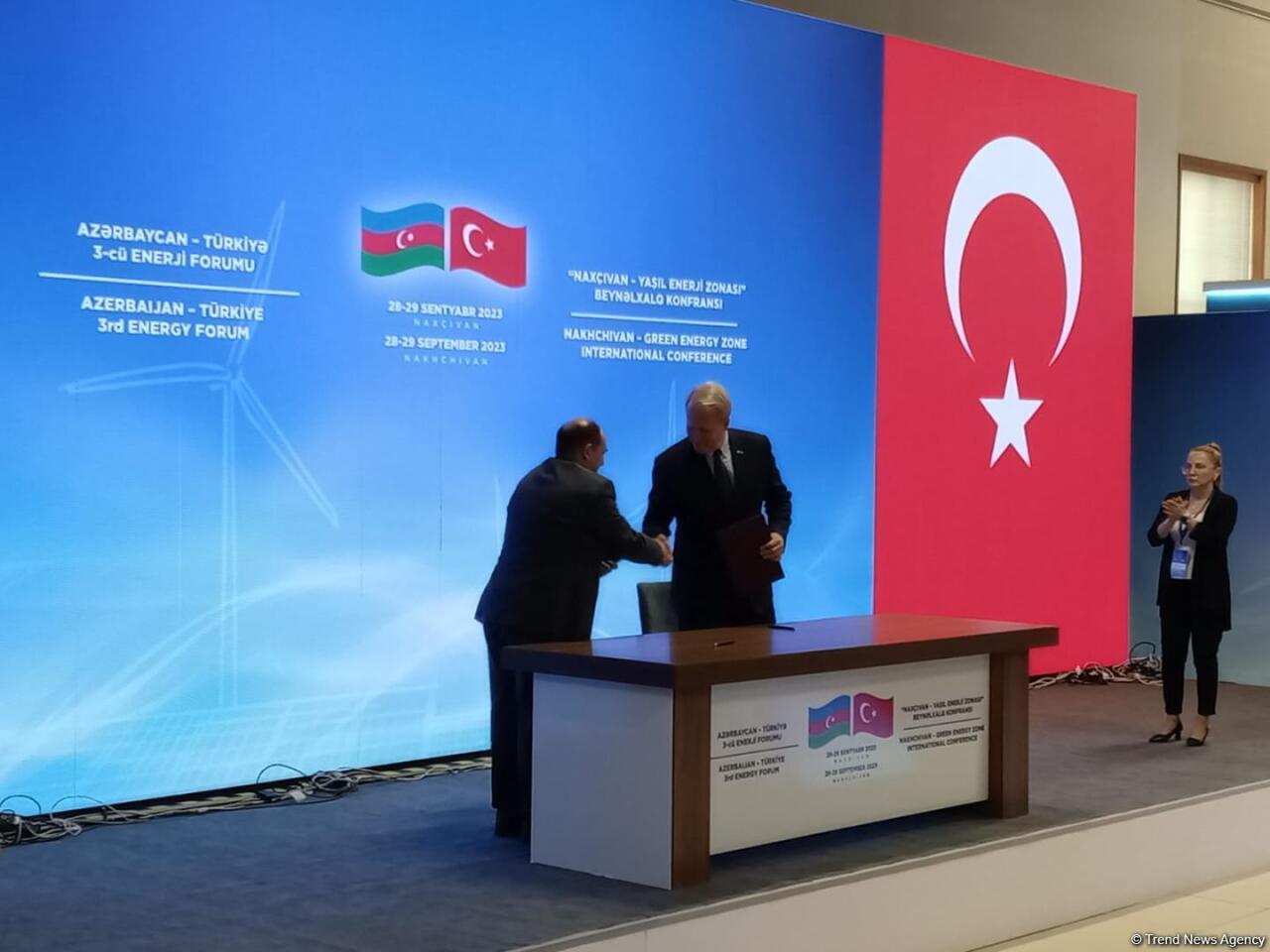 Azərbaycan və Türkiyə külək enerjisi layihəsinin hazırlanması üzrə yol xəritəsini imzalayıb