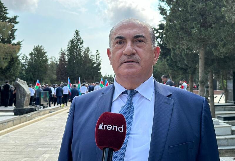 Riadın atası yüksək vəzifədə çalışsa da, o həmişə ermənilərə qarşı döyüşlərdə iştirak edirdi