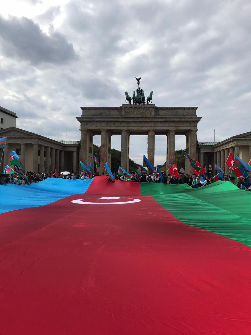 Проживающие в Германии азербайджанцы провели мирную акцию протеста