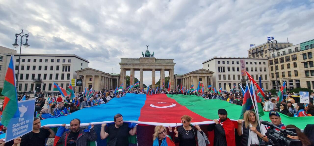 Проживающие в Германии азербайджанцы провели мирную акцию протеста