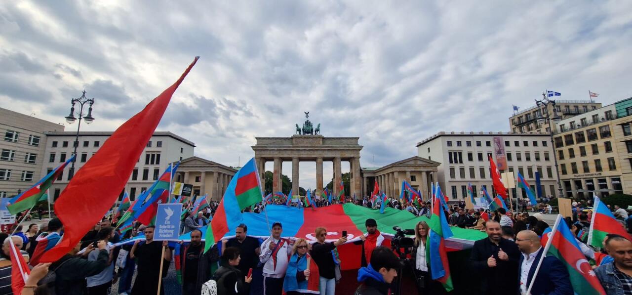 Проживающие в Германии азербайджанцы провели мирную акцию протеста