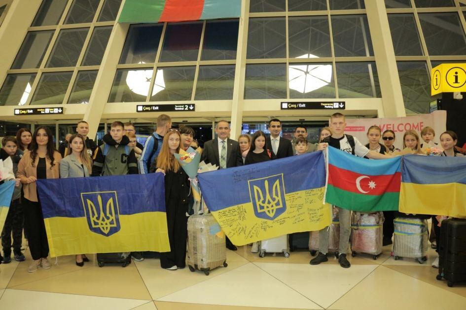 Еще 30 детей из Украины прибыли в Азербайджан в целях реабилитации