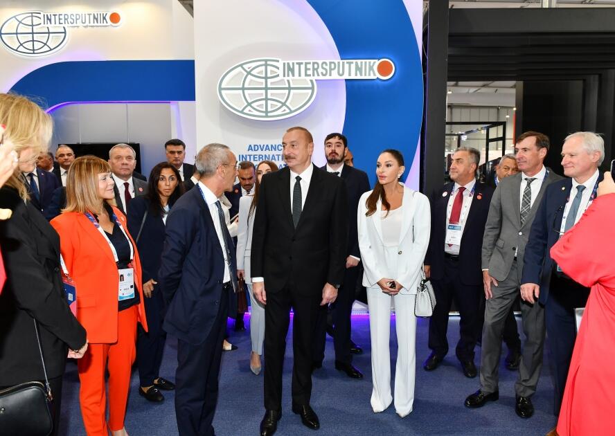 Президент Ильхам Алиев и Первая леди Мехрибан Алиева приняли участие в открытии выставки в рамках 74-го Международного астронавтического конгресса