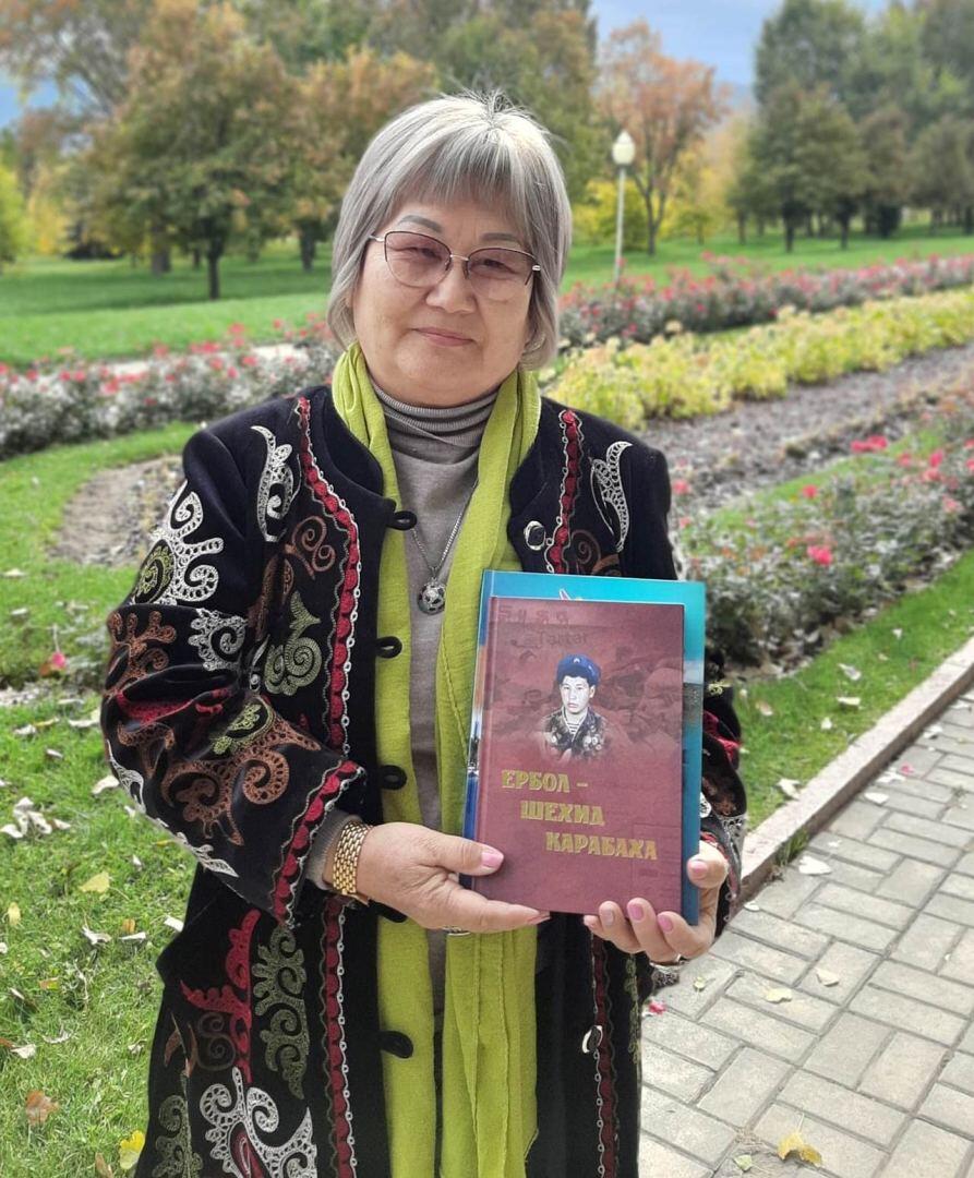 В Казахстане издана книга о 20-летнем Ерболе Барымбекове, отдавшим свою жизнь за братский азербайджанский народ