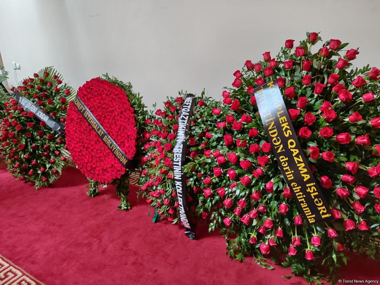Прошла церемония прощания с Хошбахтом Юсифзаде