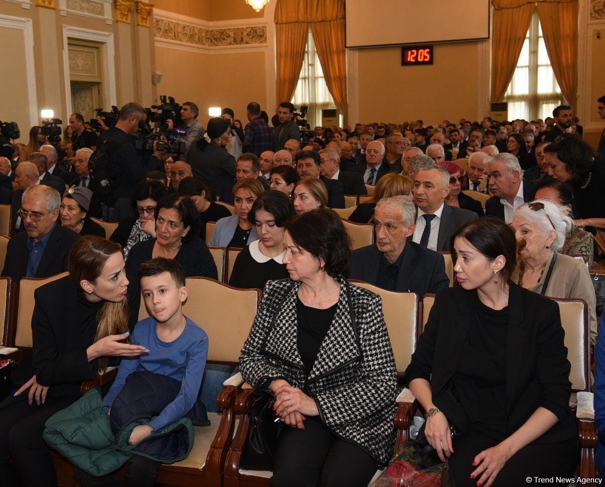 Прошла церемония прощания с Хошбахтом Юсифзаде
