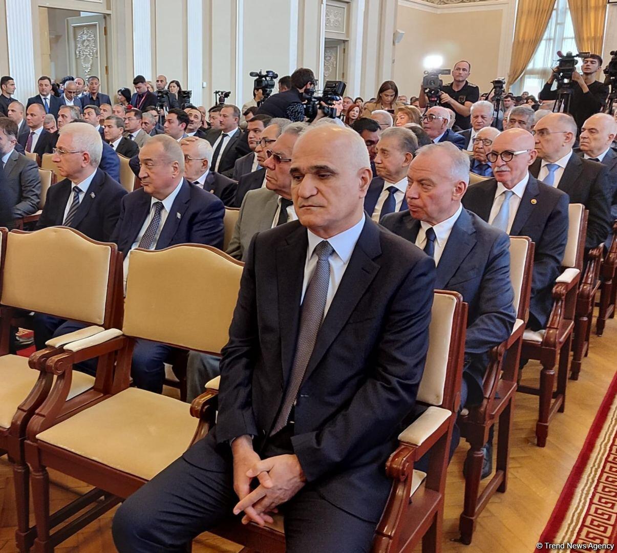 Прошла церемония прощания с Хошбахтом Юсифзаде