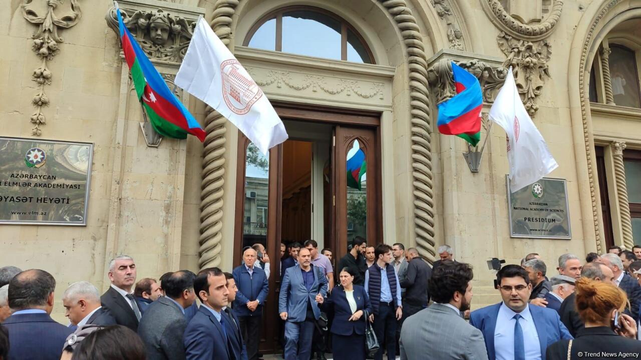 Прошла церемония прощания с Хошбахтом Юсифзаде