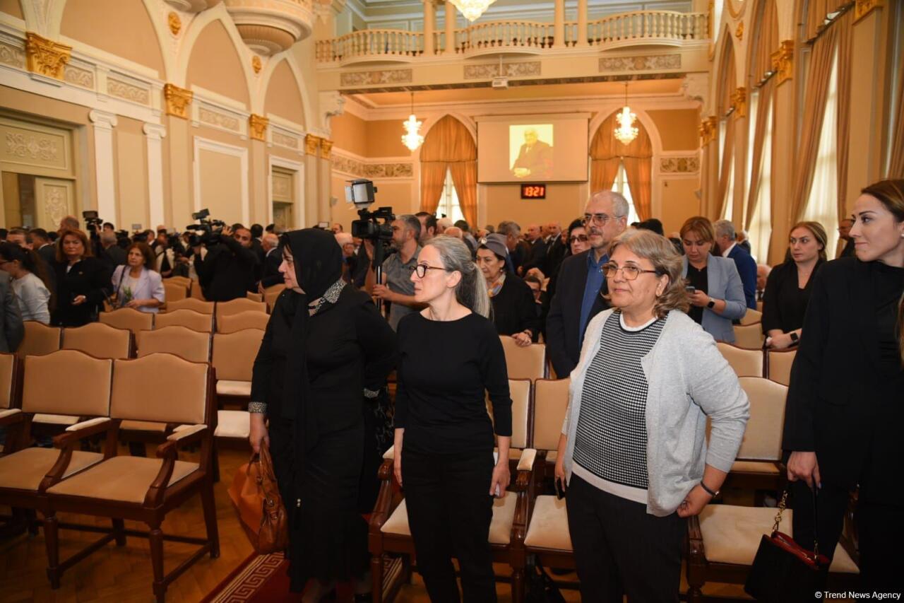 Прошла церемония прощания с Хошбахтом Юсифзаде