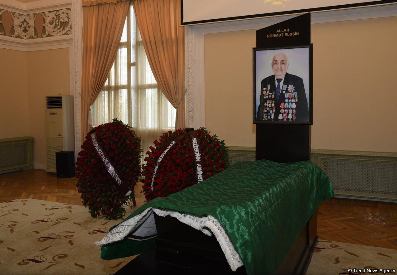 Прошла церемония прощания с Хошбахтом Юсифзаде