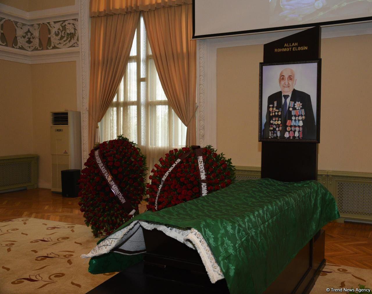 Прошла церемония прощания с Хошбахтом Юсифзаде