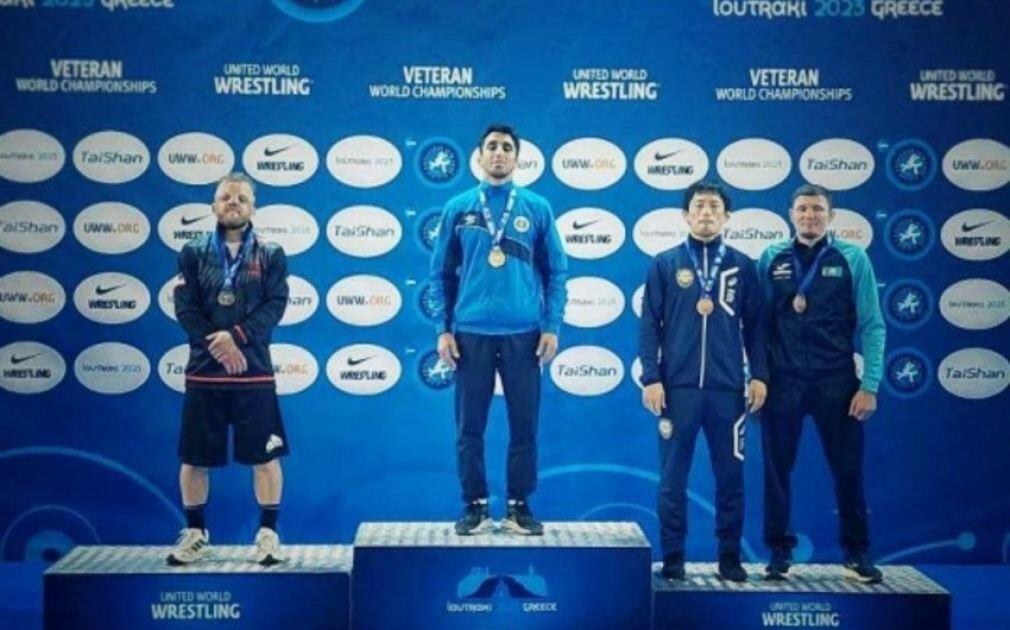 Dünya çempionatında Azərbaycanın veteran güləşçiləri bir dəst medal əldə edib