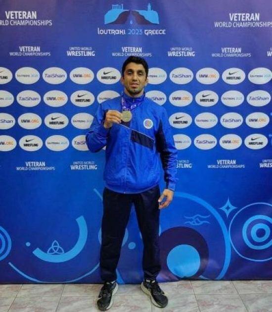 Dünya çempionatında Azərbaycanın veteran güləşçiləri bir dəst medal əldə edib