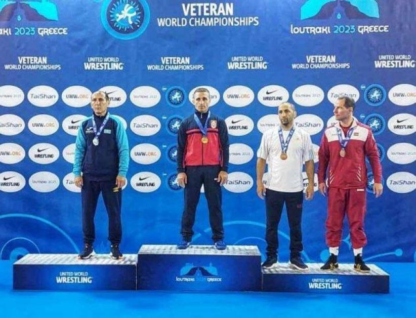 Dünya çempionatında Azərbaycanın veteran güləşçiləri bir dəst medal əldə edib