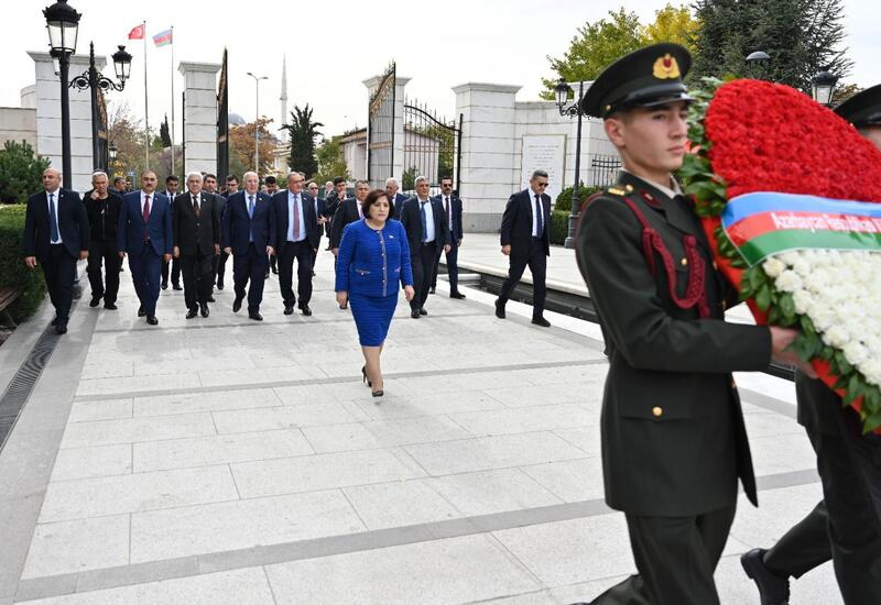 Sahibə Qafarova Ankarada Ulu Öndər Heydər Əliyevin abidəsini ziyarət edib