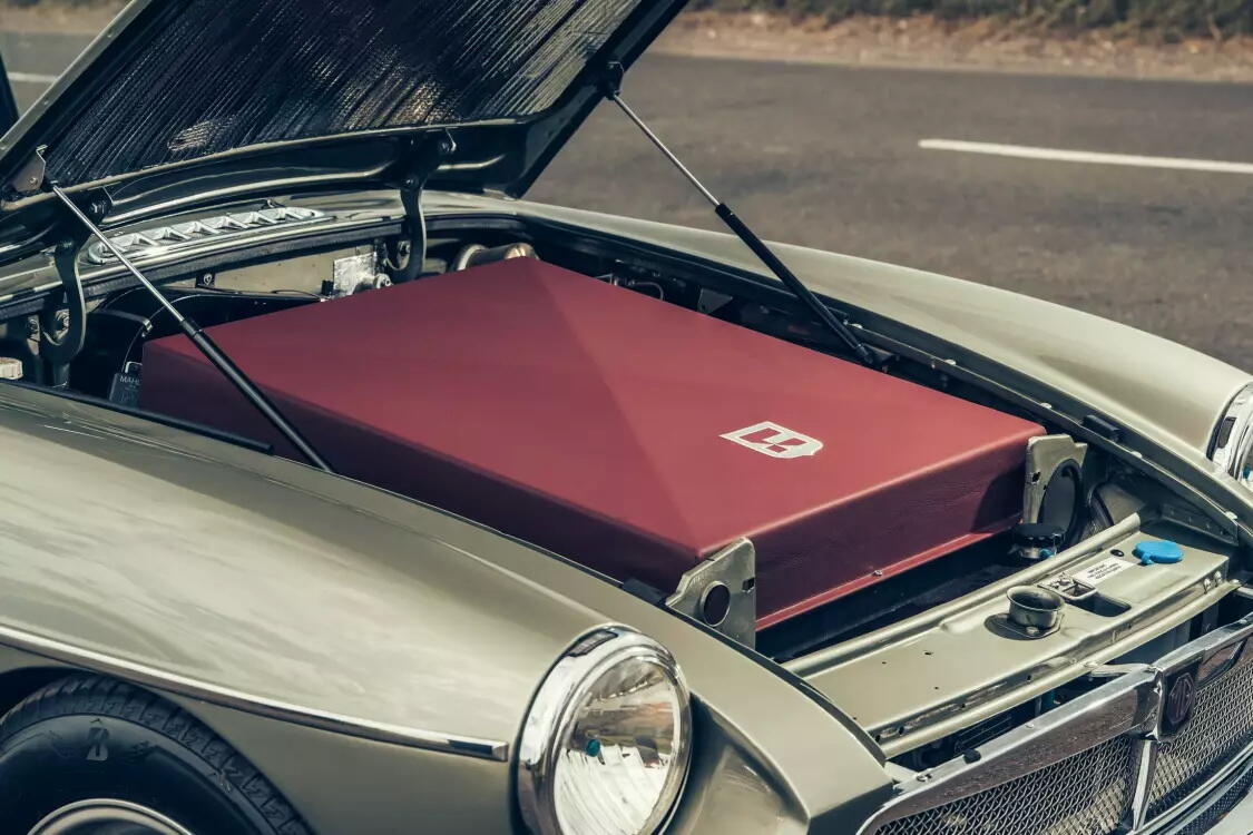 Классический спорткар MG MGB превратили в электрический рестомод