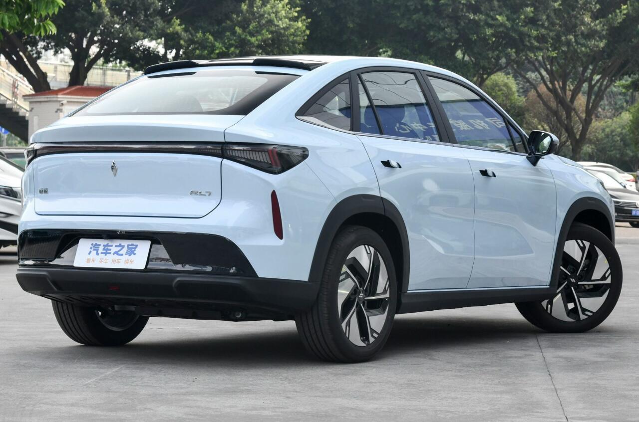 Geely начала продажи нового кросс-купе дешевле Tugella